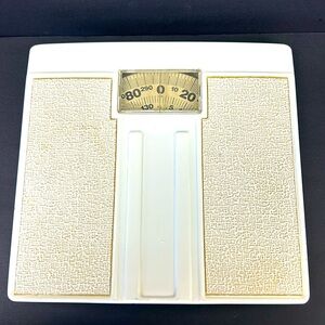 Mid century modern 10” cream and white metal bathroom scale